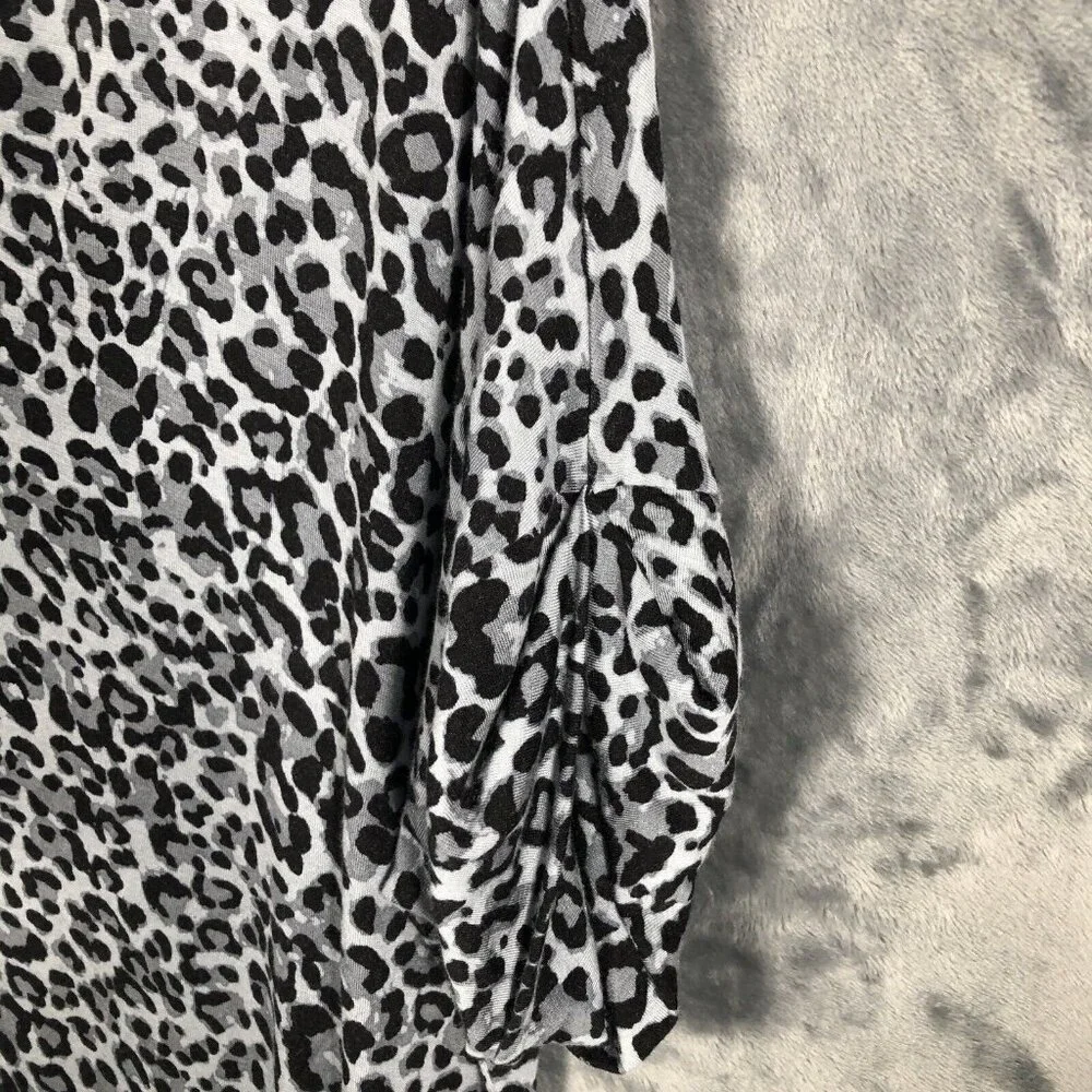 Zenana Grey Cheetah￼ Print Loose Fit Long Length Top Women's Size Medium - Picture 5 of 12